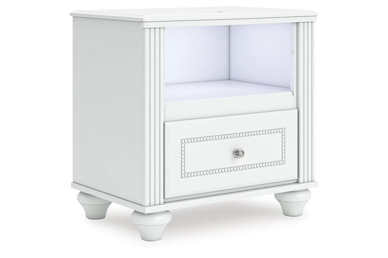 Trindura Nightstand In White NCB181991