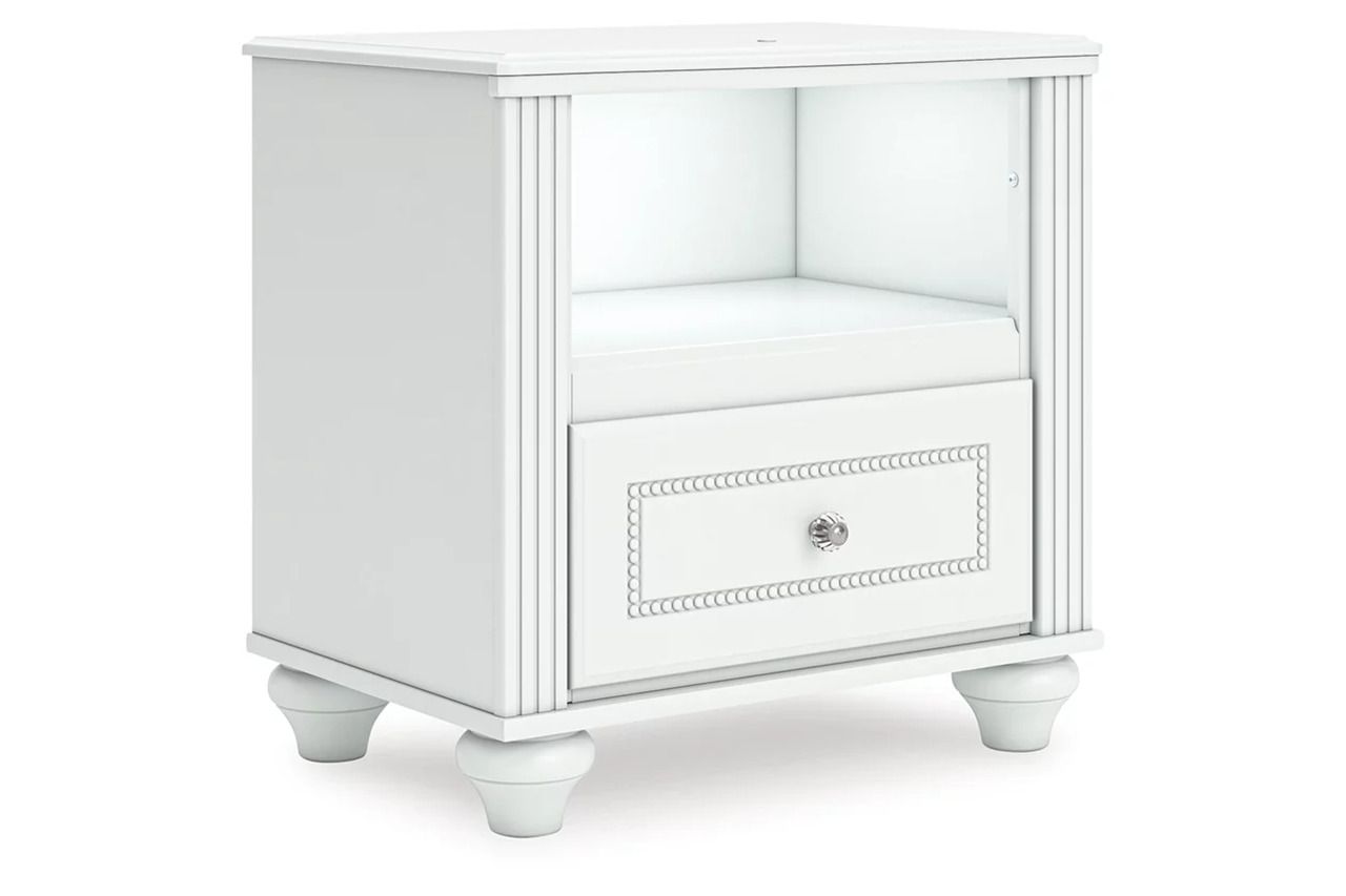 Trindura Nightstand In White NCB181991