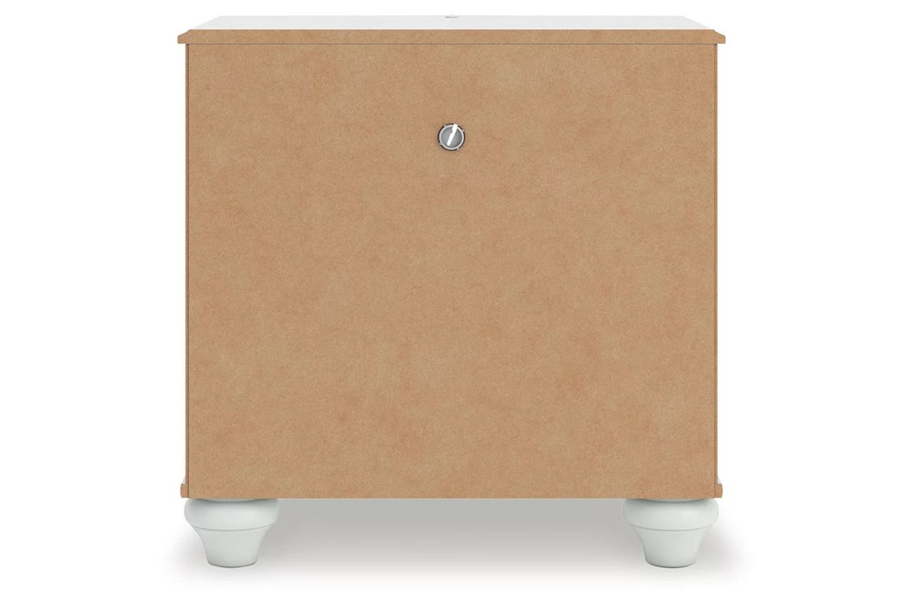 Trindura Nightstand In White NCB181991