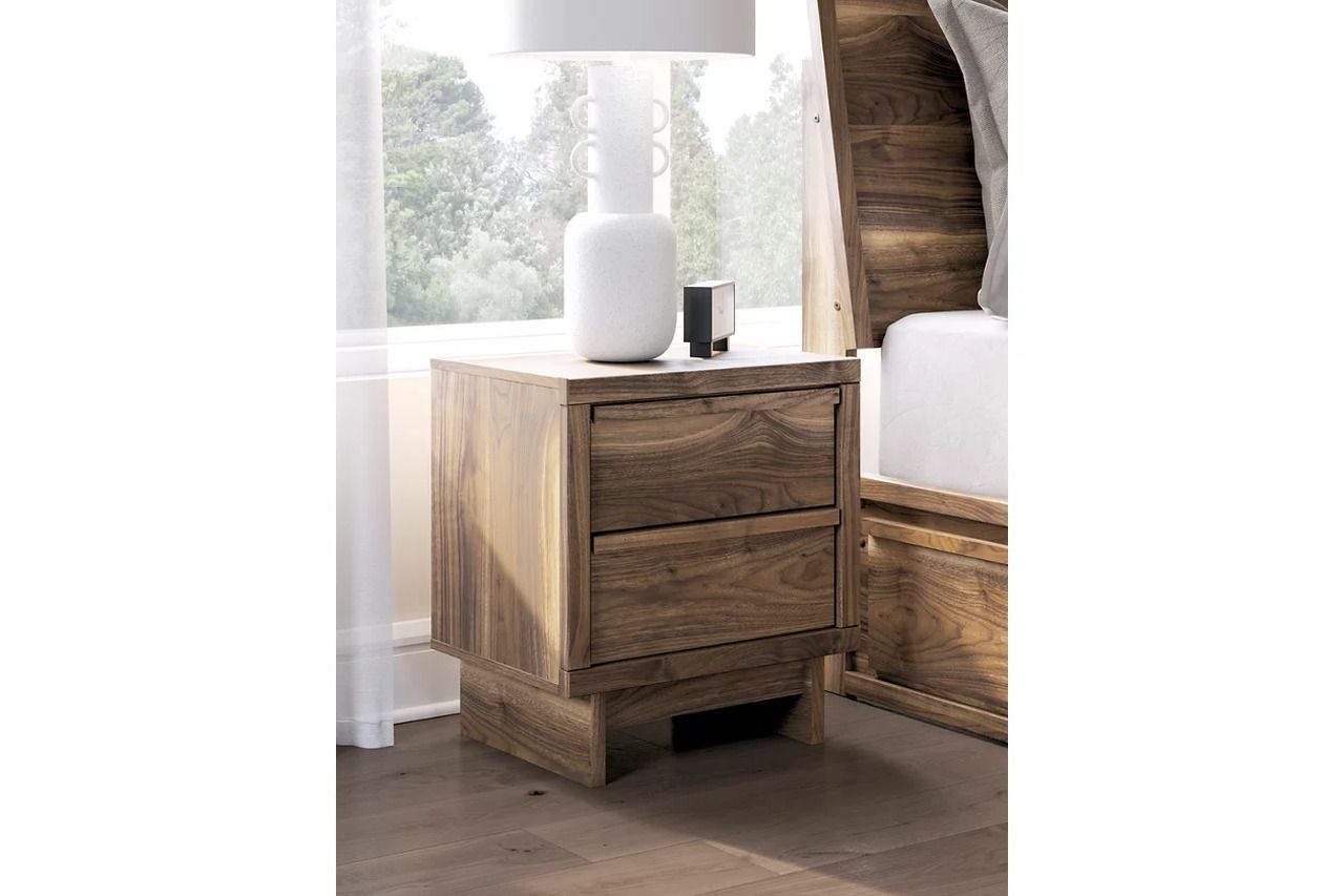 Darcalli Nightstand In Brown NCB336792