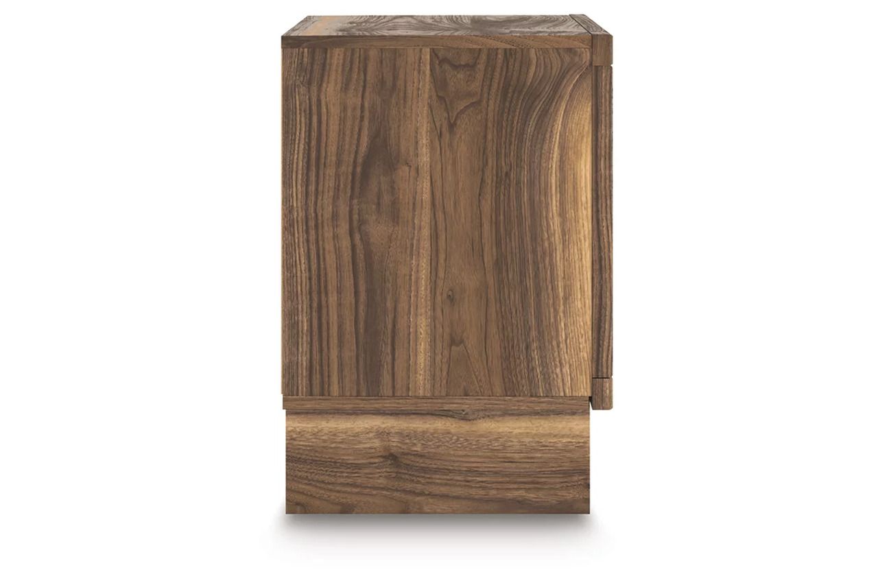 Darcalli Nightstand In Brown NCB336792