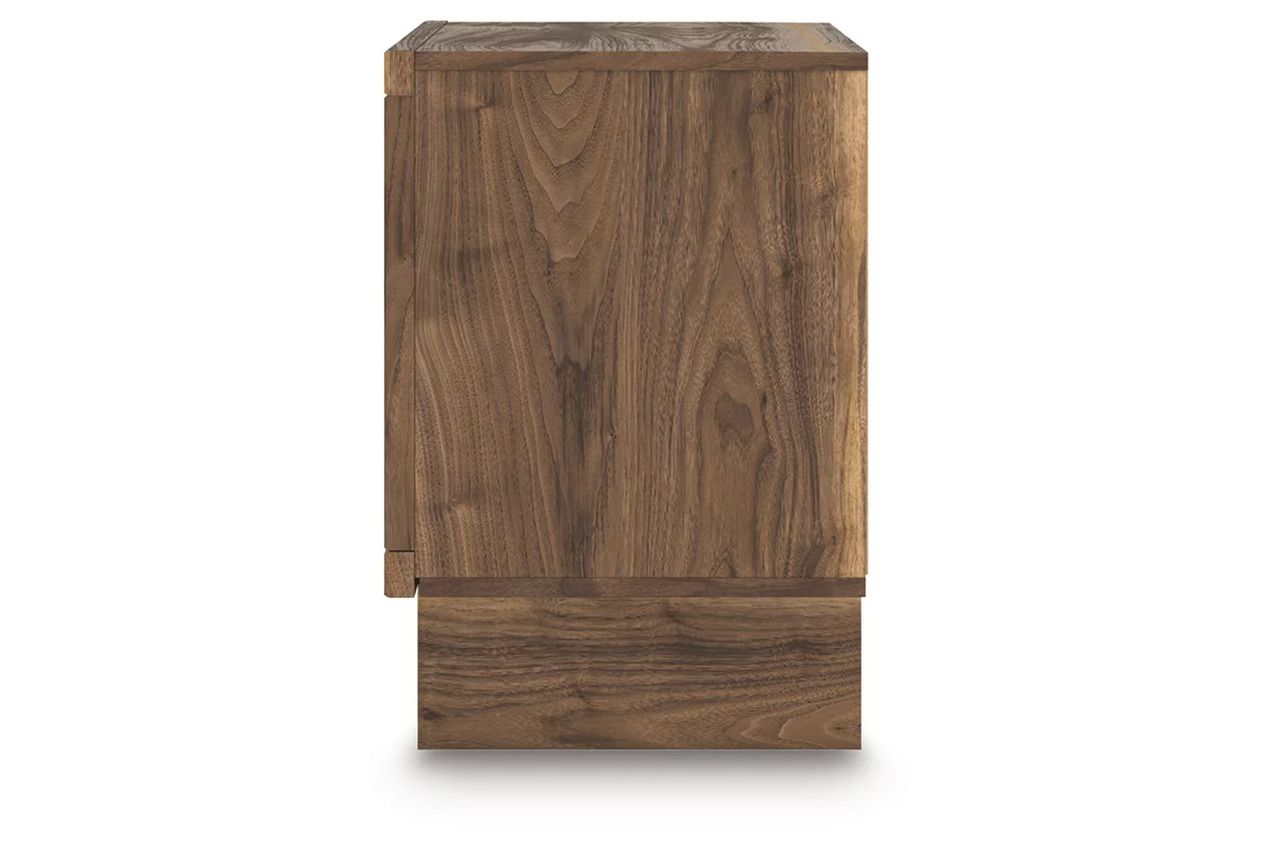 Darcalli Nightstand In Brown NCB336792