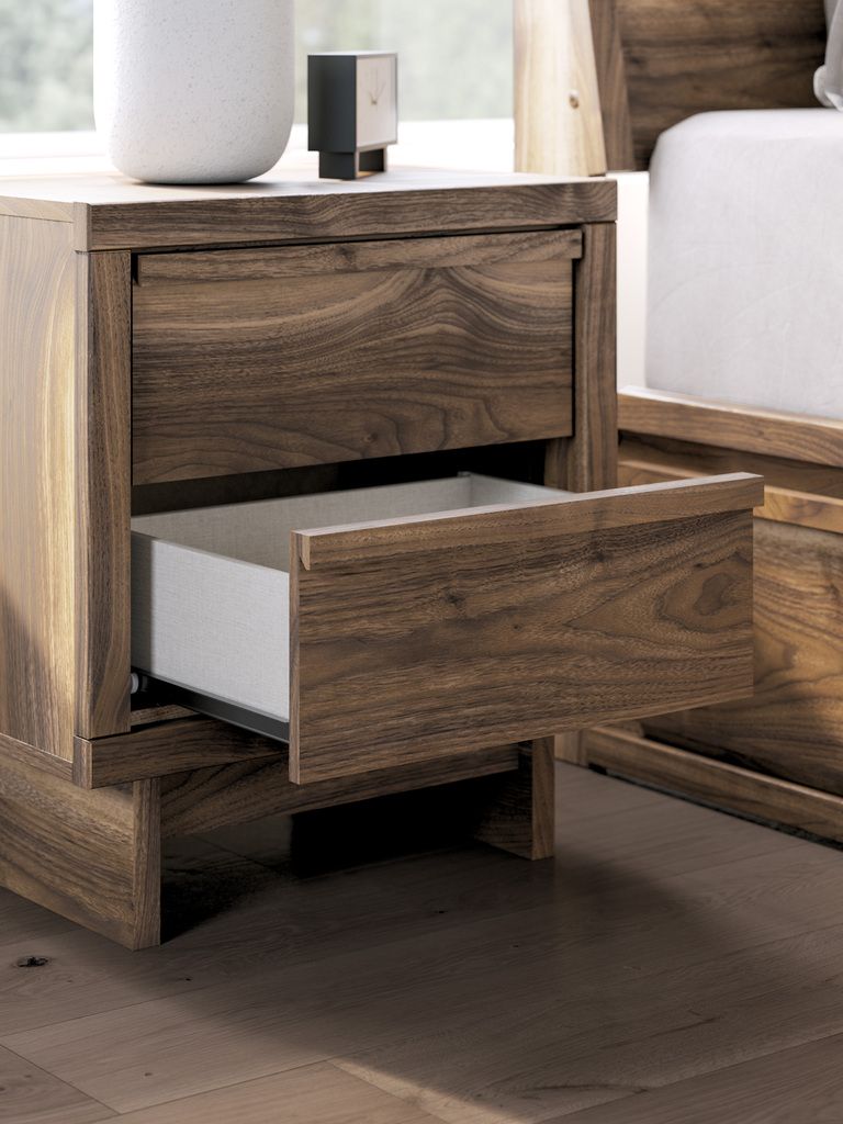 Darcalli Nightstand In Brown NCB336792