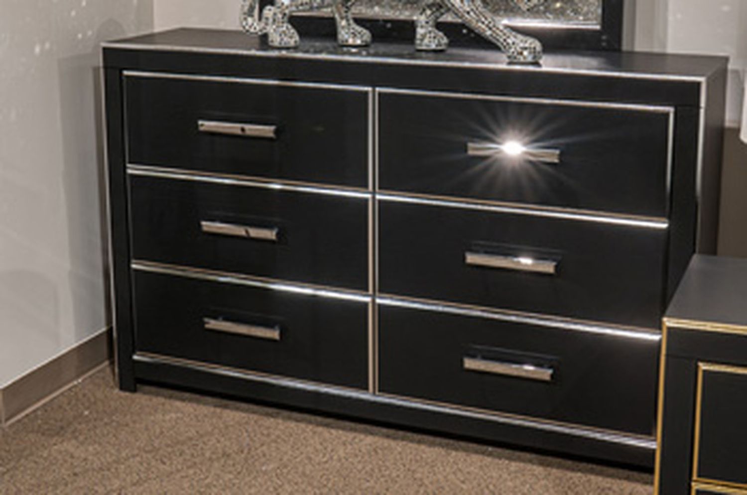 Ravalori Dresser In Black NCB338031