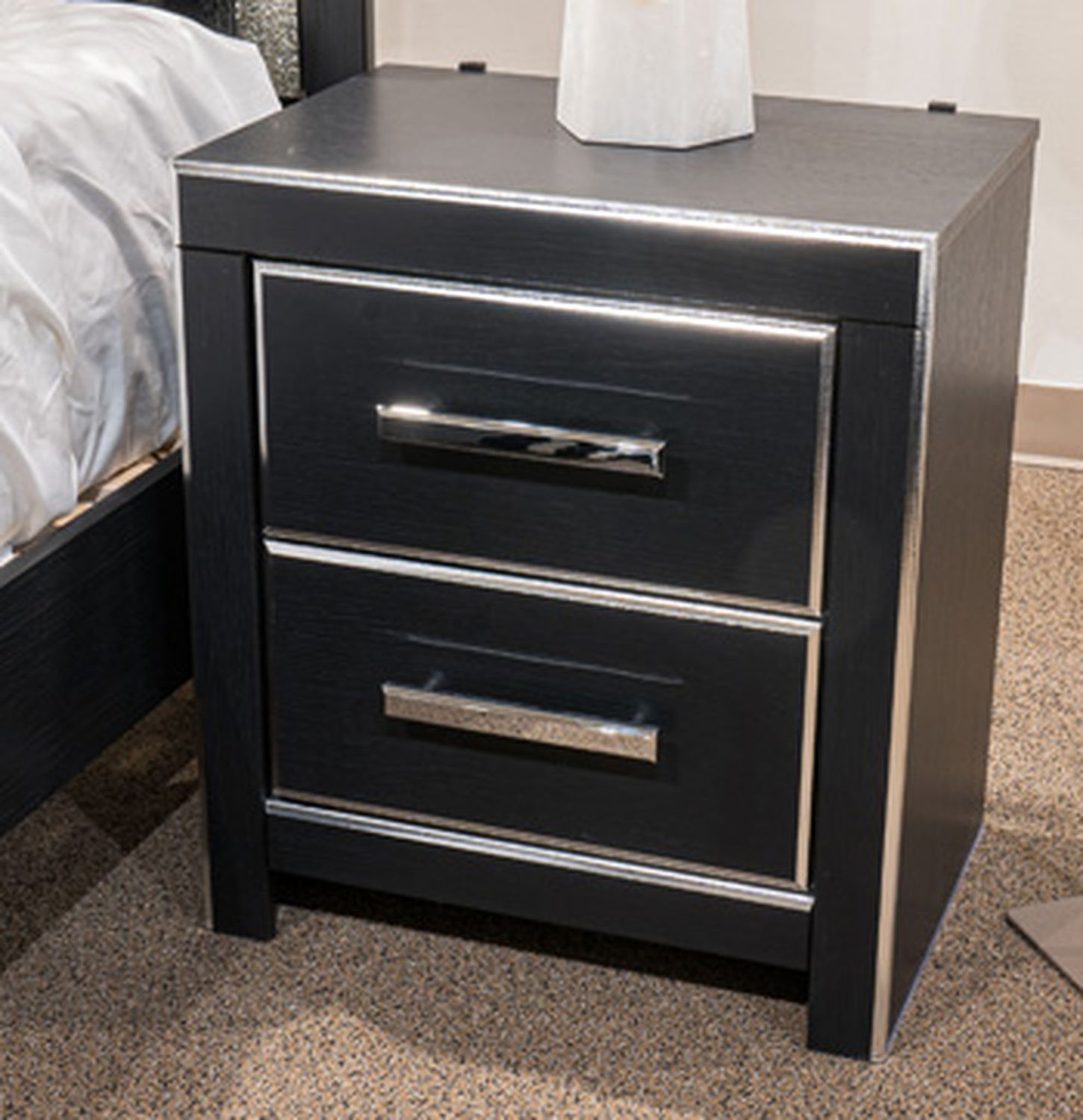 Ravalori Nightstand In Black NCB338092