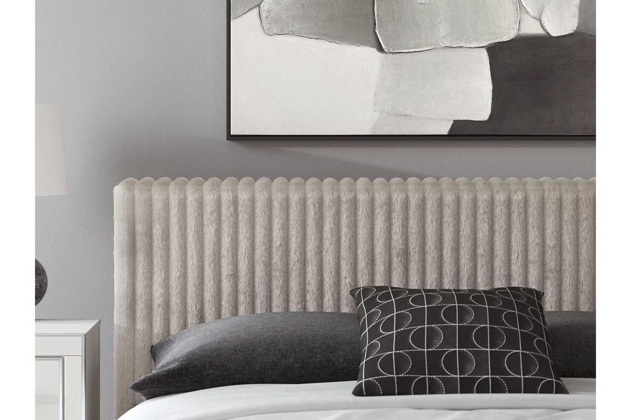 Ravalori Queen Upholstered Bed In White NCB3381B11