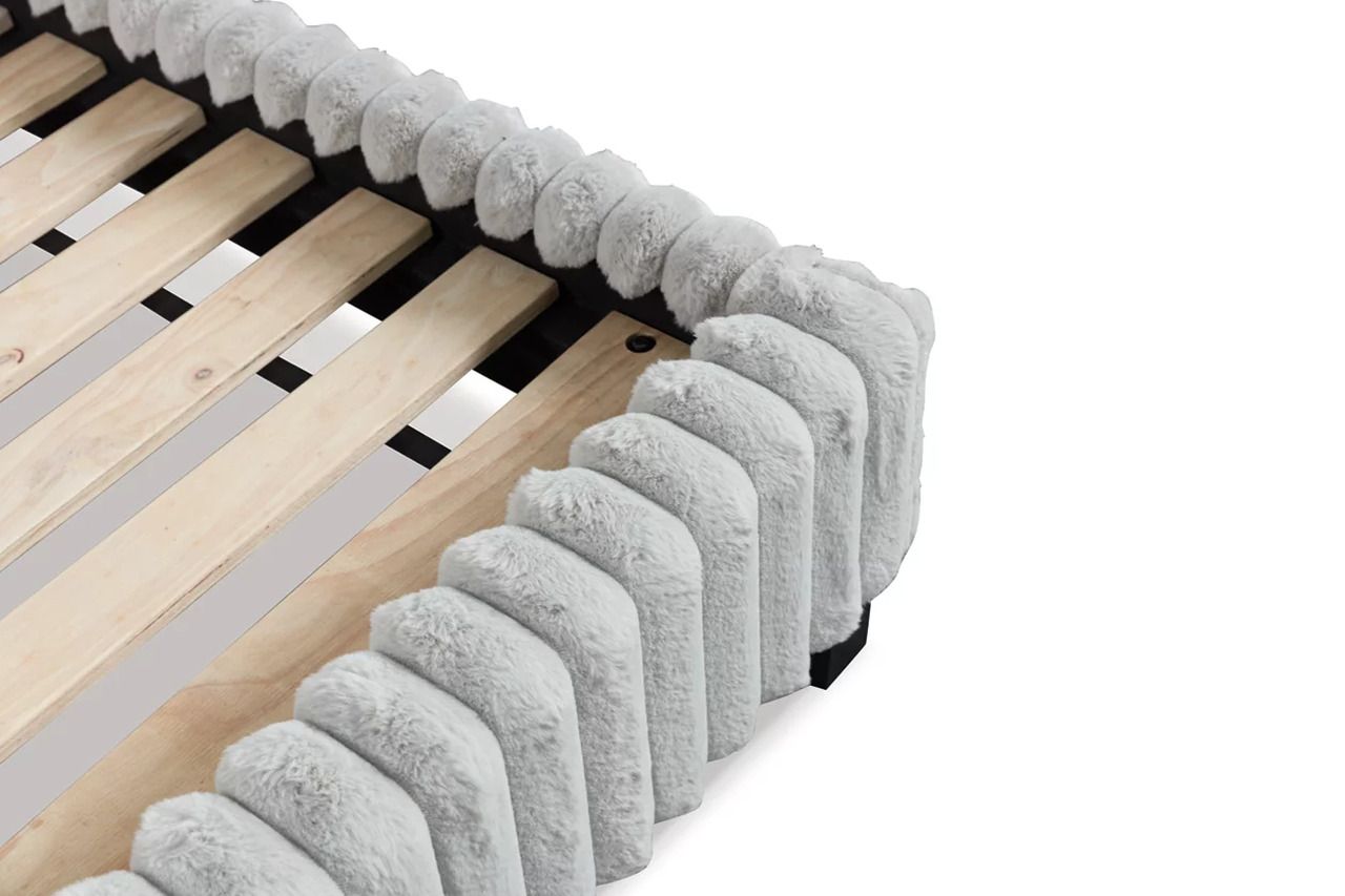 Ravalori King Upholstered Bed In White NCB3381B13