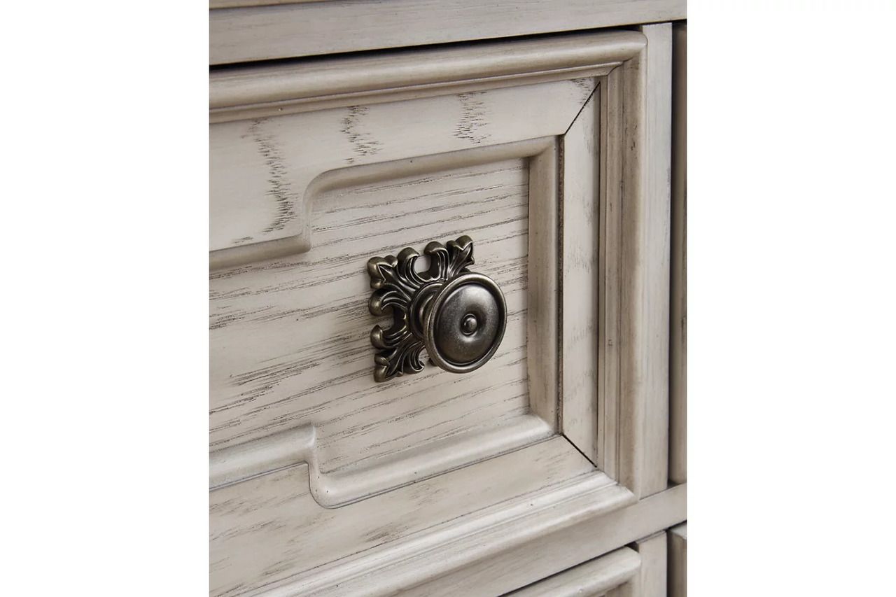 Valleymont Chest of Drawers In Antique White NCB94846