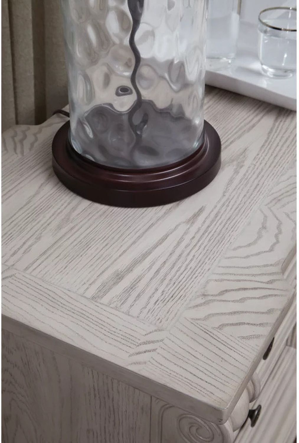 Valleymont Nightstand In Antique White NCB94893