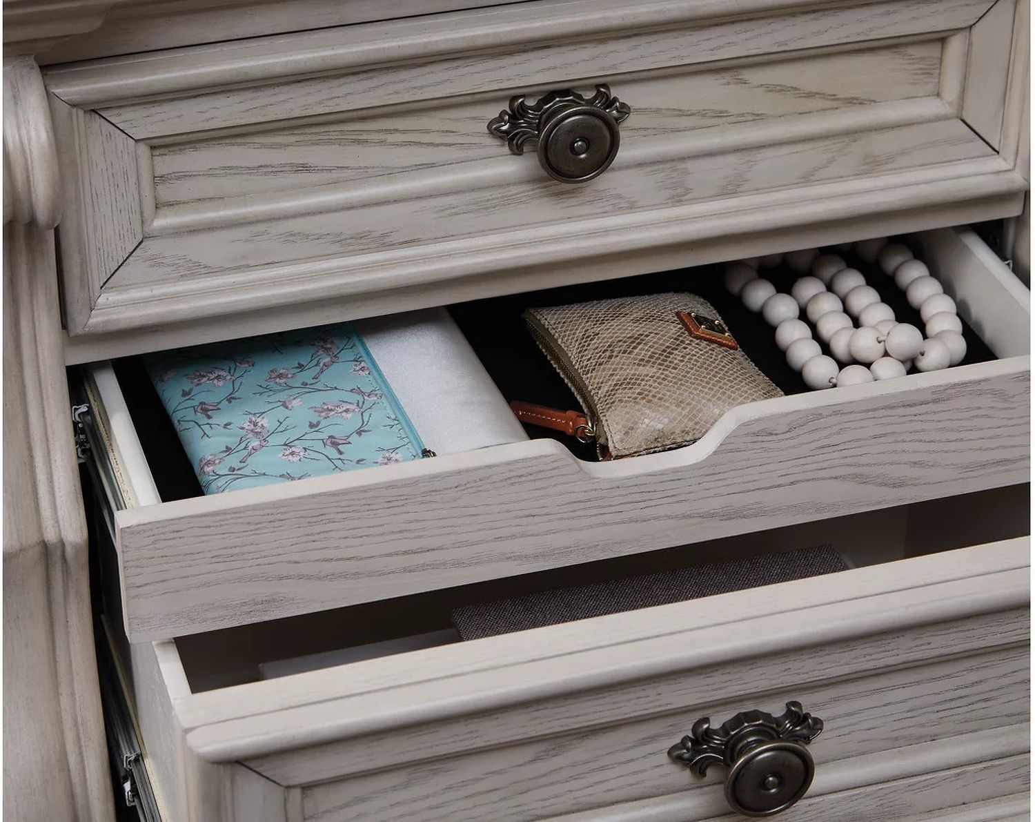 Valleymont Nightstand In Antique White NCB94893