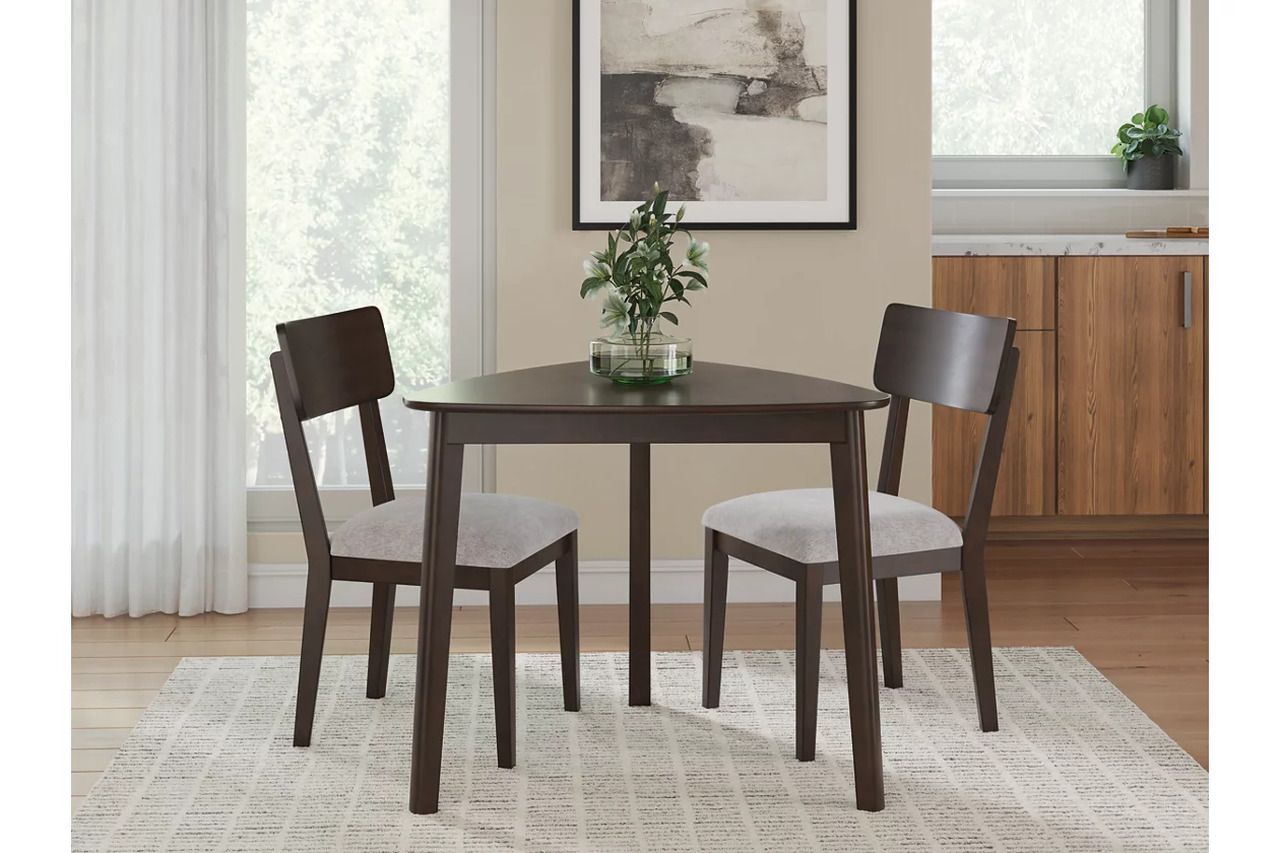 Favelon Dining Room Set In Merlot NCD607D1