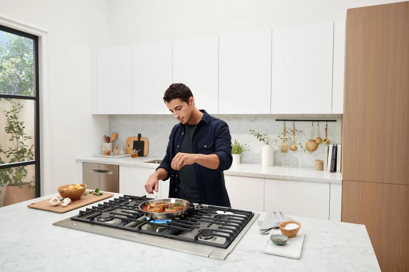 800 Series Gas Cooktop NGM8658UC