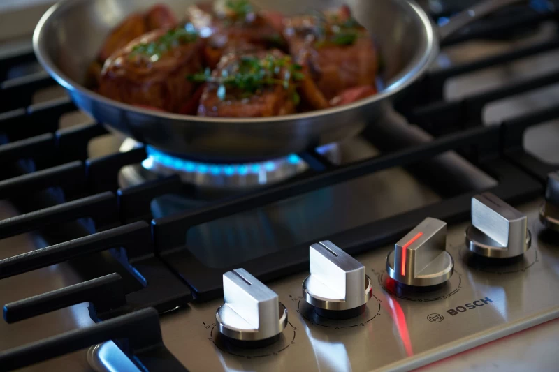 800 Series Gas Cooktop NGM8658UC