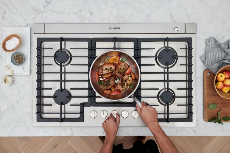 800 Series Gas Cooktop NGM8658UC