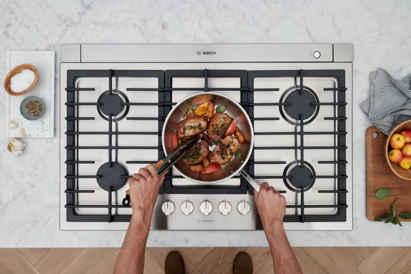 800 Series Gas Cooktop NGM8658UC