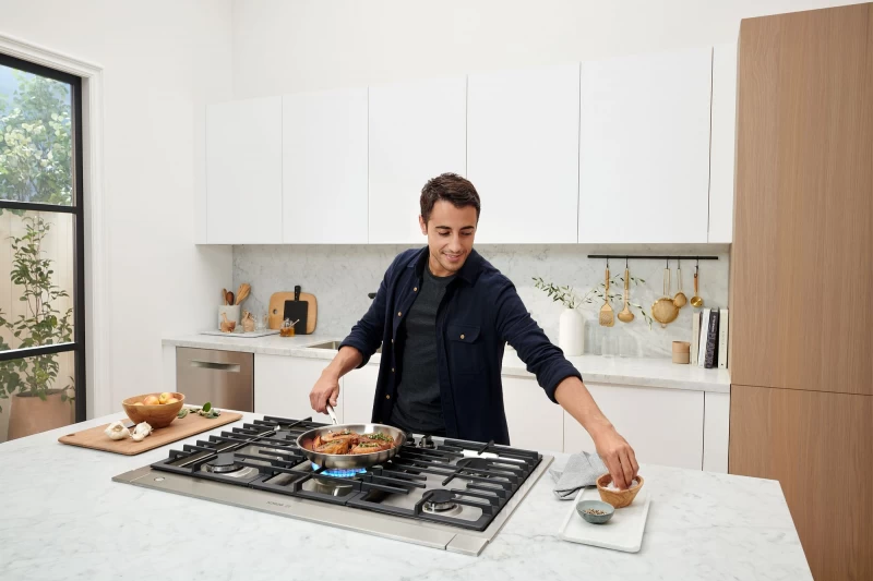 800 Series Gas Cooktop NGM8658UC