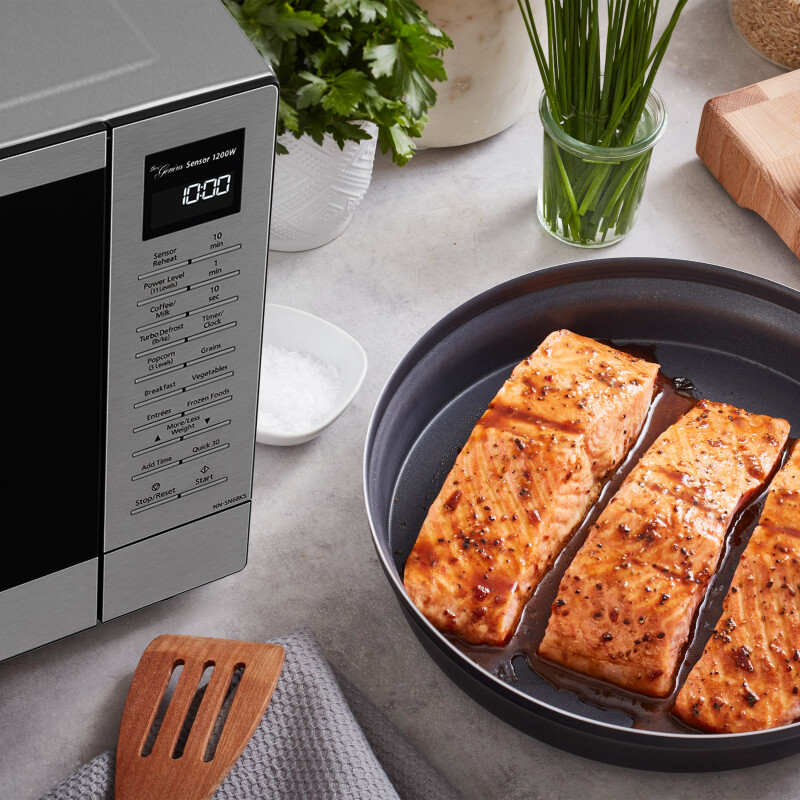 Compact SNS6MS Microwave Oven with HomeCHEF Magic Pot NNSNS6MS