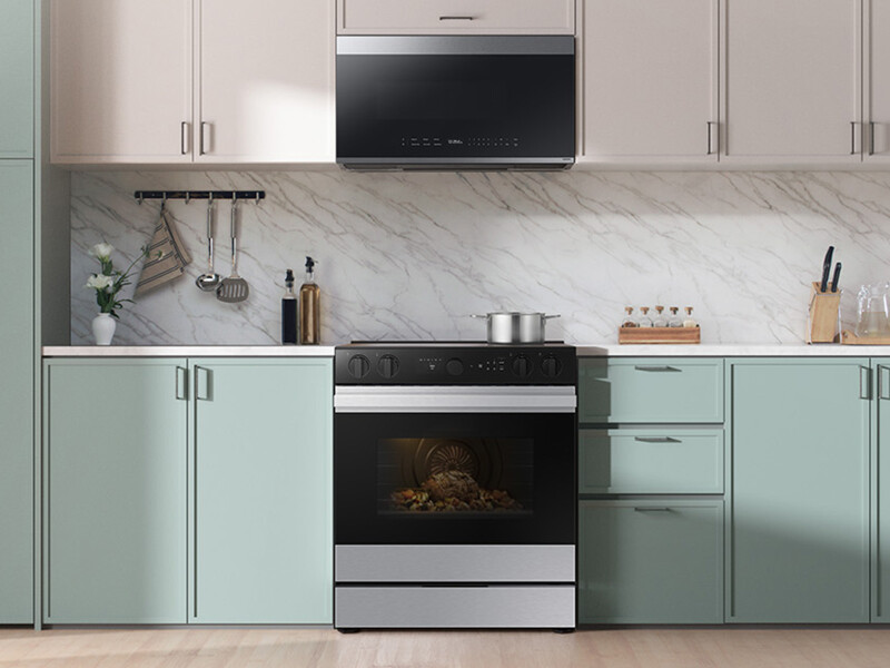 Bespoke Slide-in Electric Range Smart Oven Camera | Illuminated Precision Knobs 6.3 cu.ft. NSE6DG8700SRAA