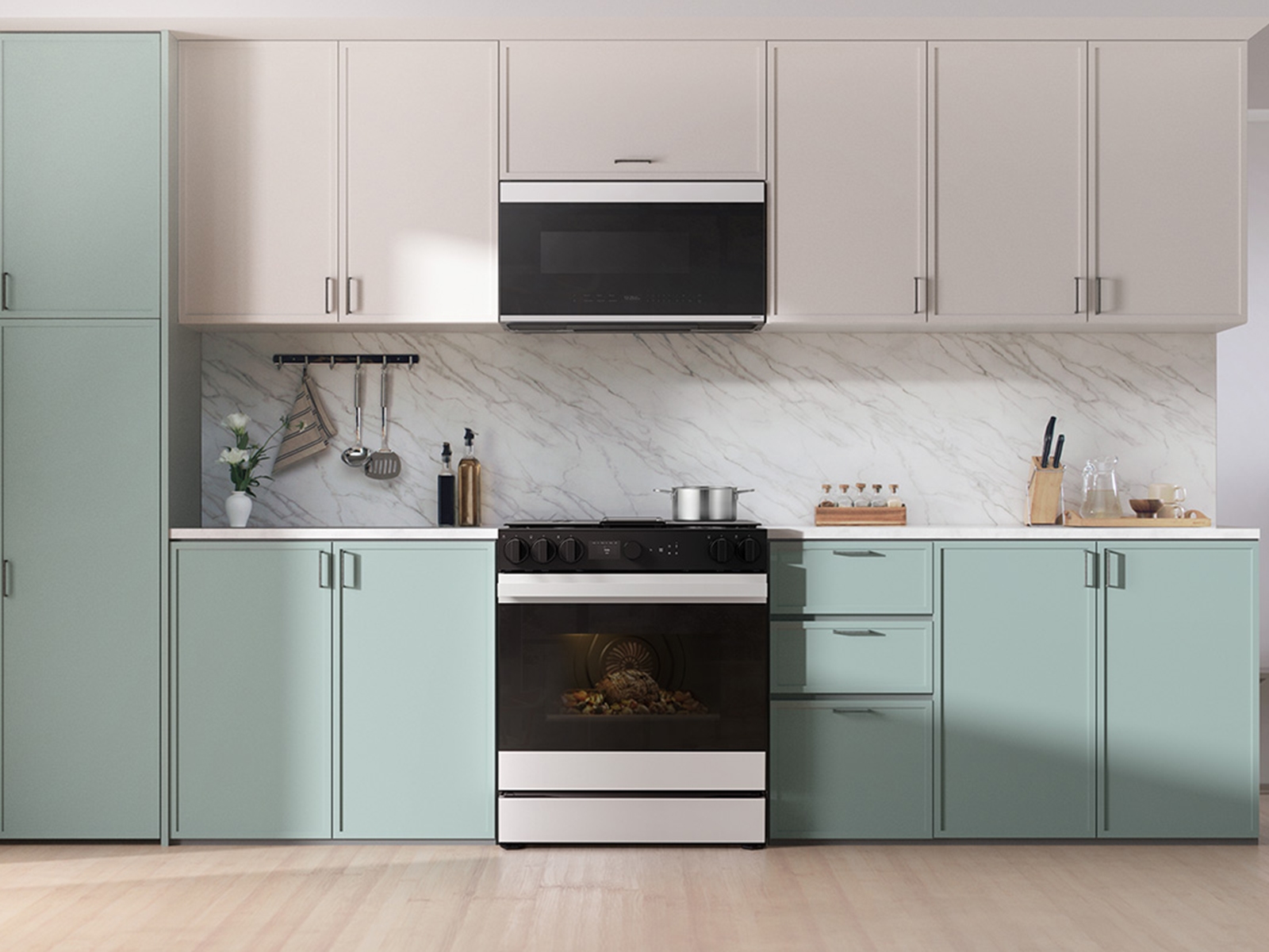 Bespoke 6.0 cu. ft. Smart Slide-In Gas Range with Smart Oven Camera Illuminated Precision Knobs in White Glass NSG6DB870012AA