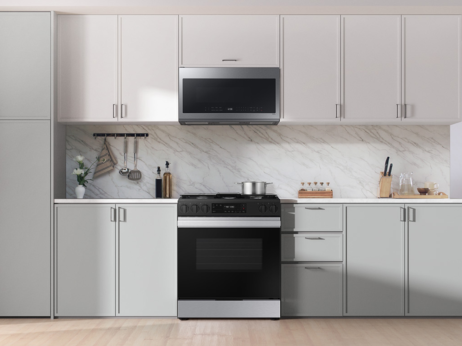 Bespoke Slide-in Gas Range NSG6DG8100SRAA