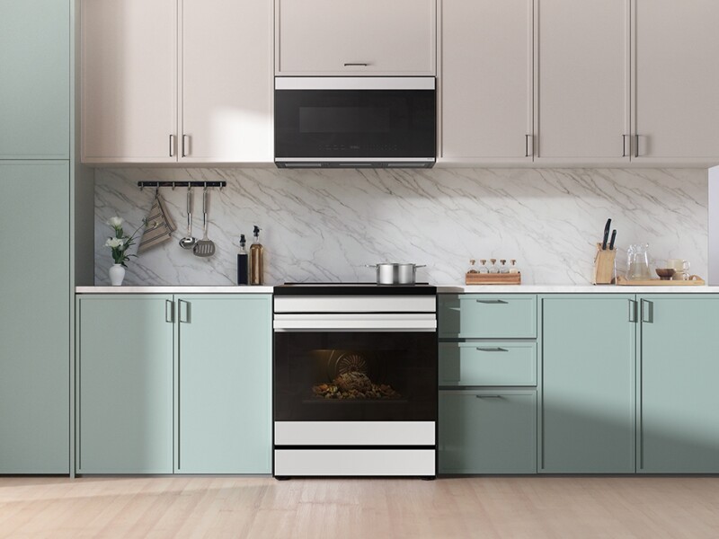 Bespoke 6.3 cu. ft. Smart Slide-In Induction Range with Ambient Edge Lighting™ & Air Sous Vide in White Glass NSI6DB950012AA