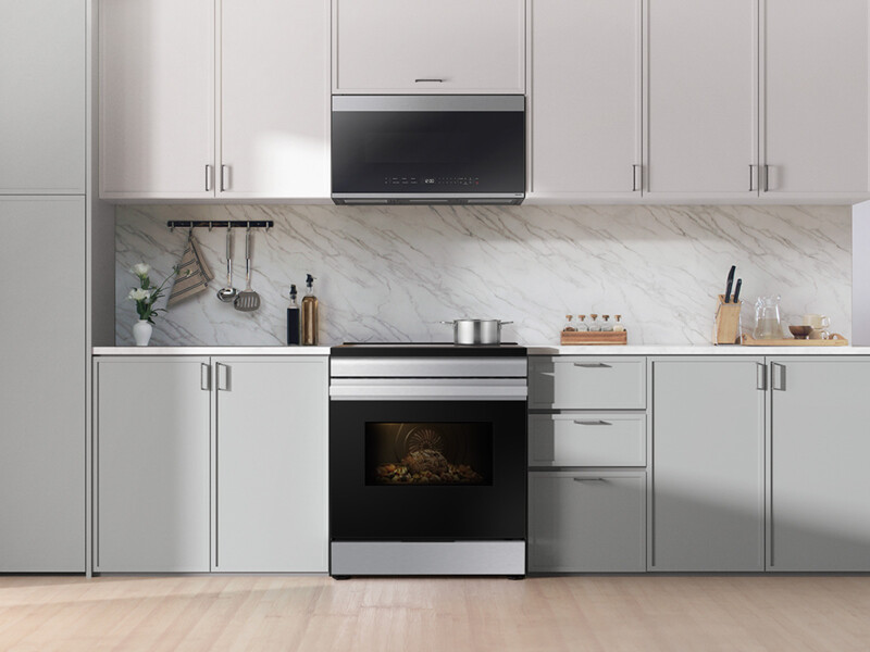 Bespoke Slide-in Induction Range Anti-Scratch Glass Cooktop | Wi-Fi | 6.3 cu.ft. NSI6DG9300SRAA