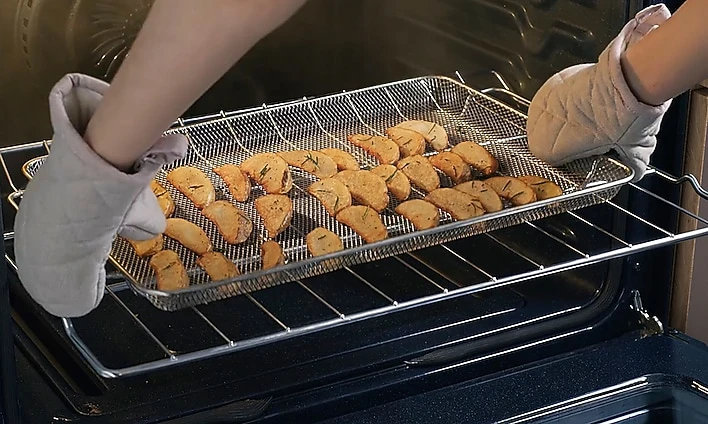 Healthier cooking⁶ with a crunch