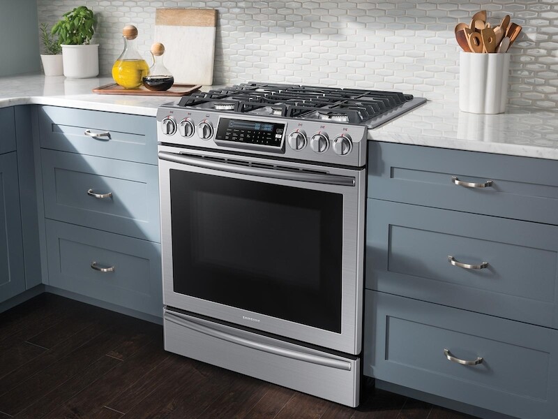 5.8 cu. ft. Slide-In Gas Range with True Convection NX58H9500WSAA