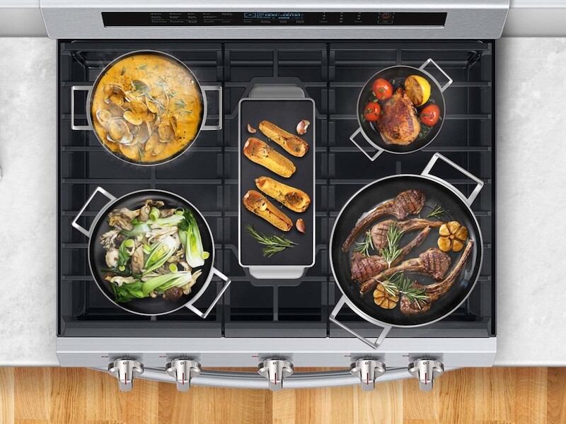5.8 cu. ft. Freestanding Gas Range with True Convection and Steam Reheat in Stainless Steel NX58M6650WG