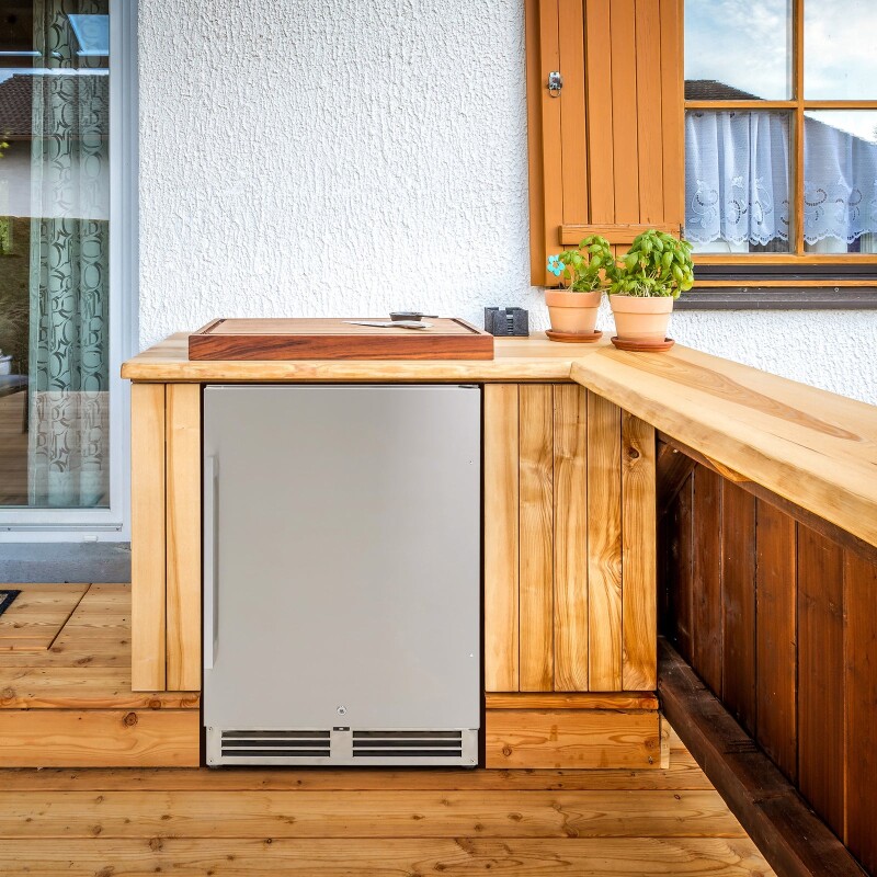 Avanti ELITE Series Commercial Outdoor Refrigerator view 3