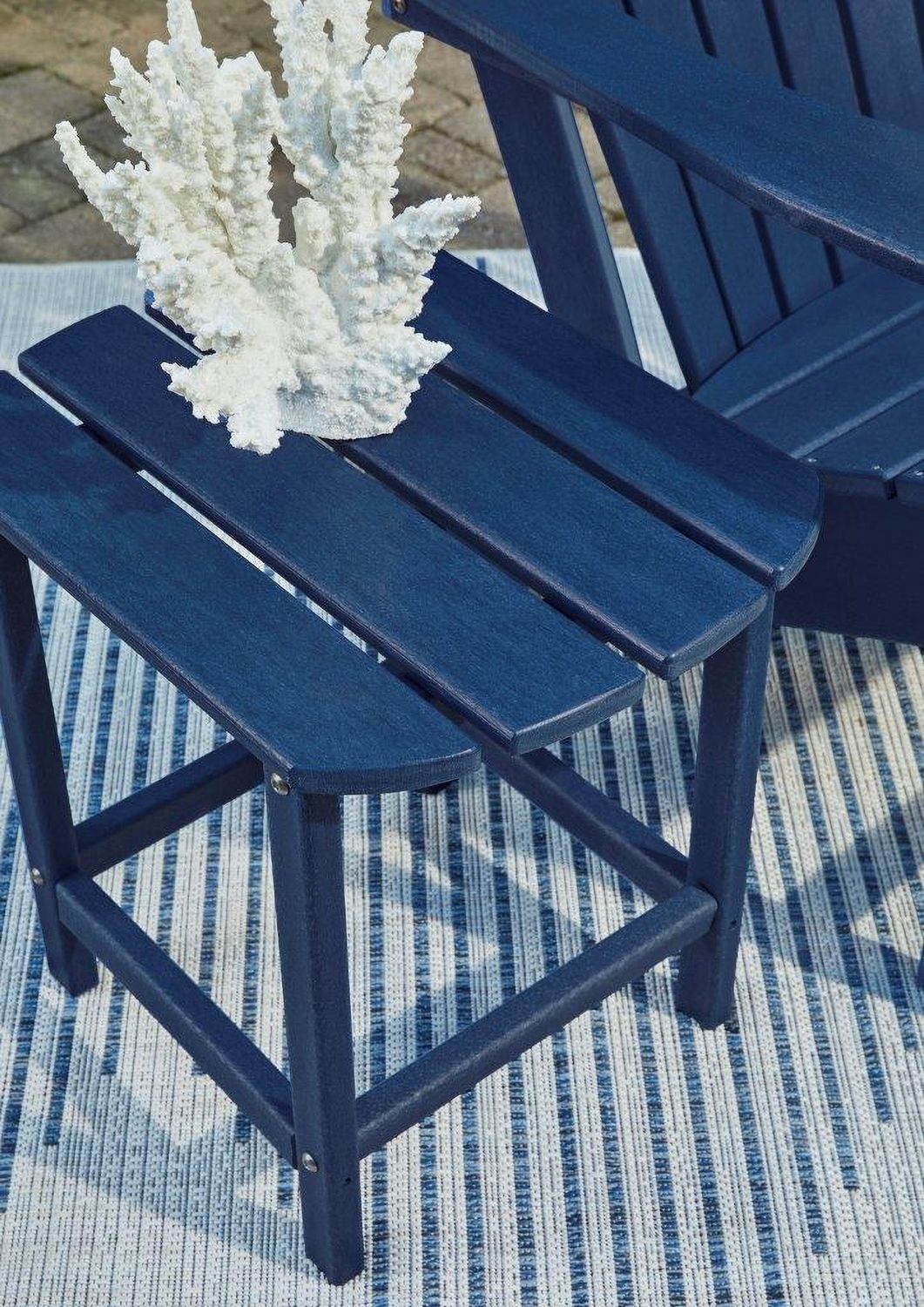 Sundown Treasure Blue Outdoor End Table P009703