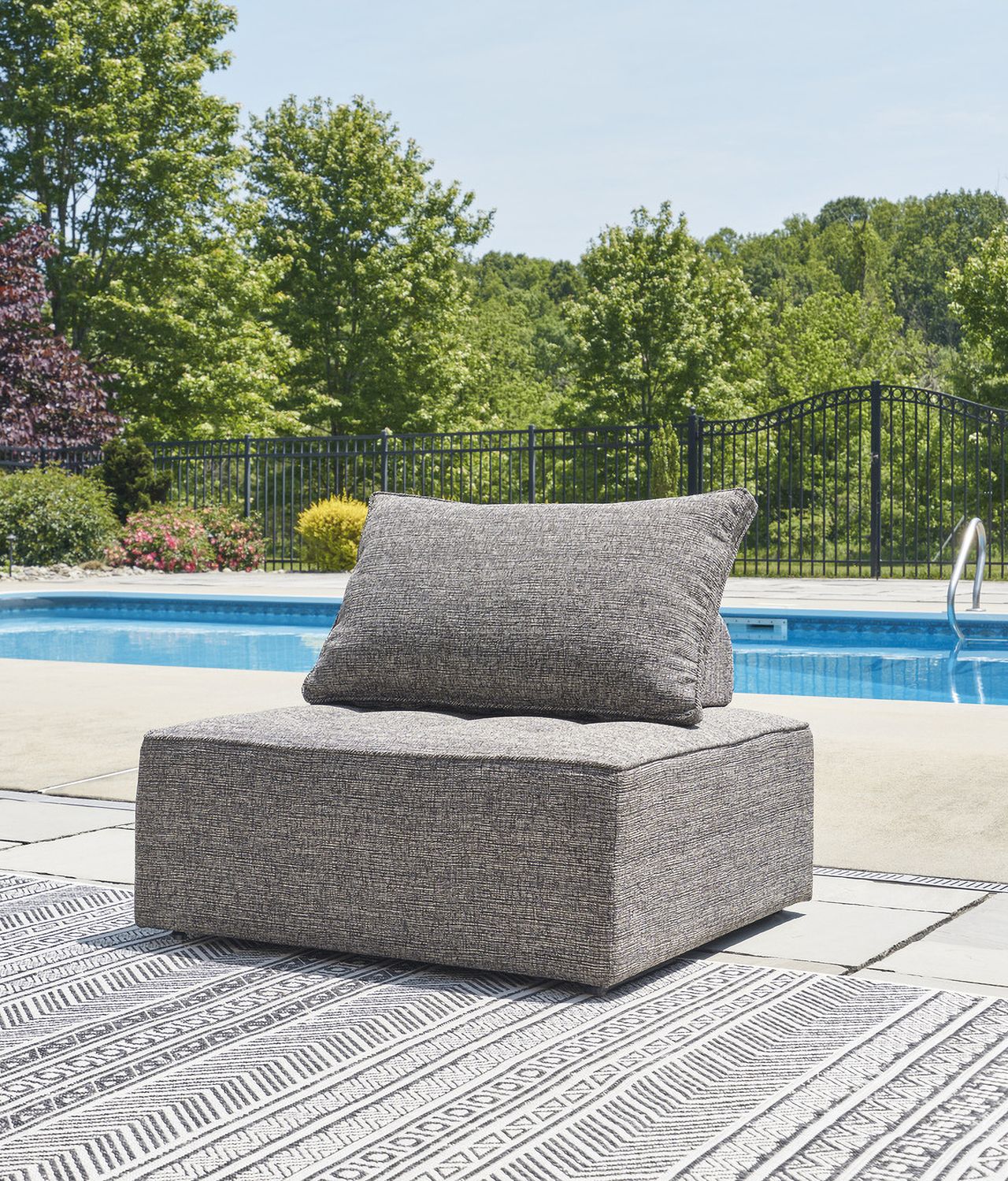 Bree Zee Brown Lounge Chair With Cushion P160821