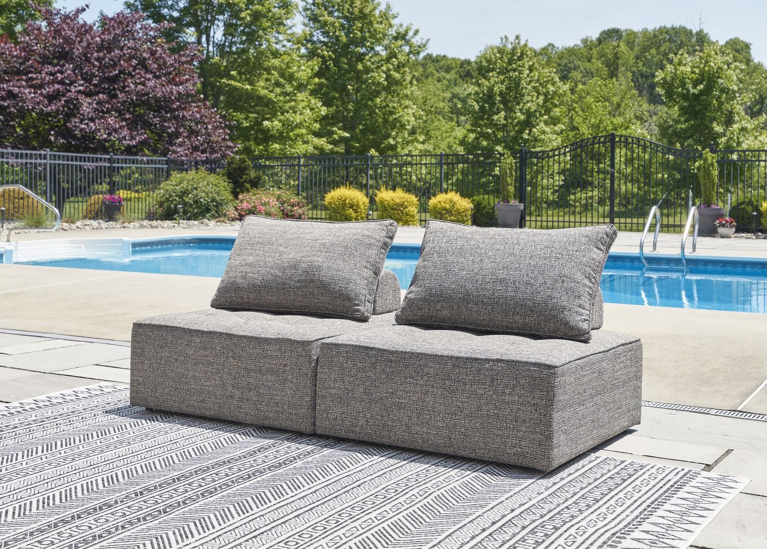 Bree Zee Brown Lounge Chair With Cushion P160821