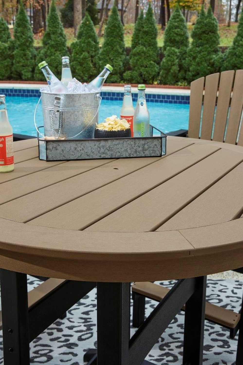 Fairen Trail Black/Driftwood Round Bar Table w/UMB OPT P211613
