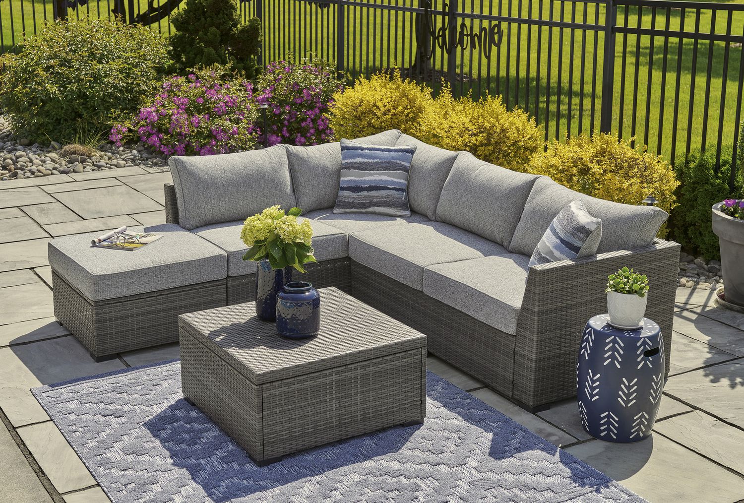 Petal Road Gray Outdoor Set P297070
