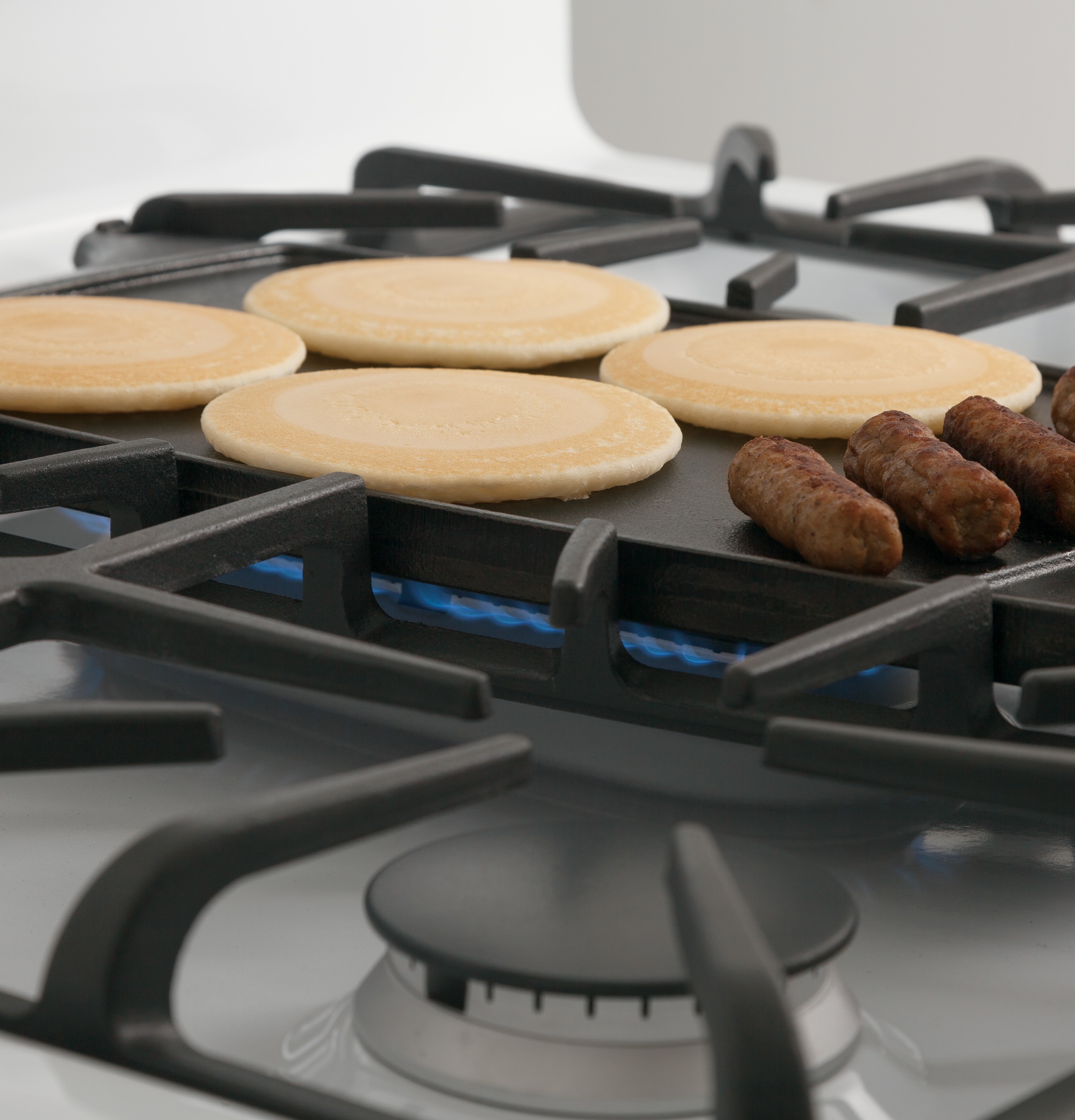 Series 30" Dual-Fuel Free-Standing Range with Warming Drawer P2B940DEHWW, product image 6 of 15