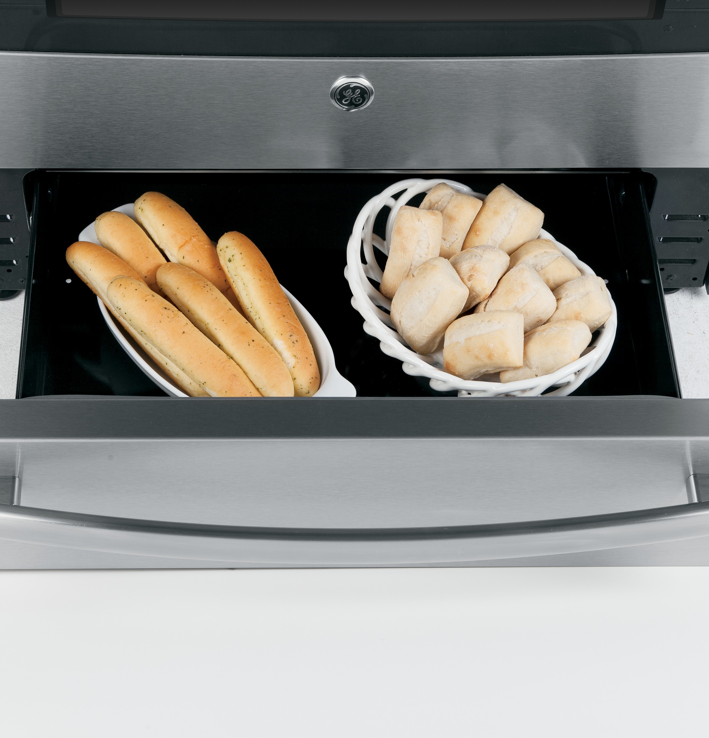 Series 30" Dual Fuel Slide-In Front Control Range with Warming Drawer P2S920SEFSS, product image 7 of 13