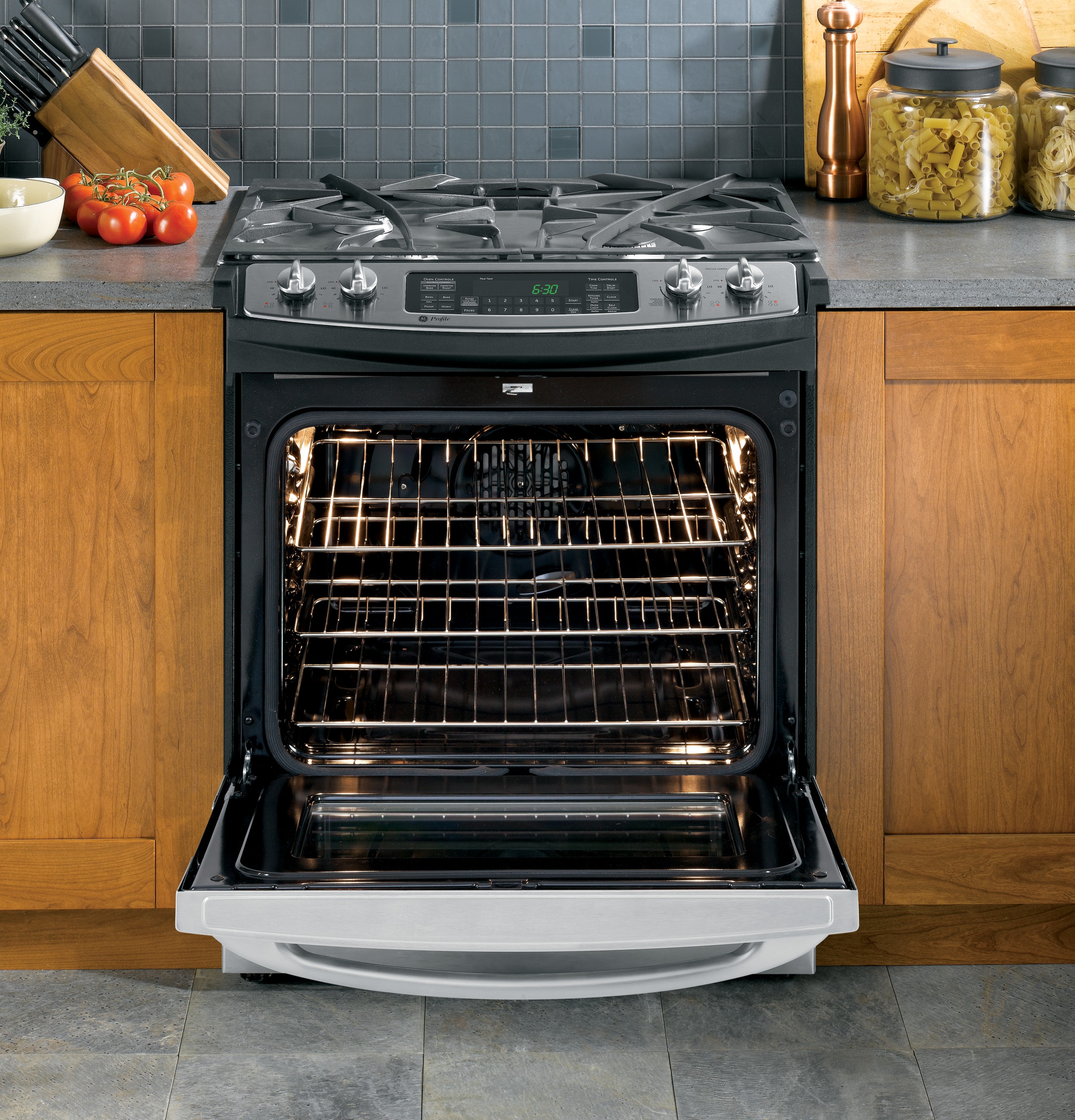 30" Dual Fuel Slide-In Range P2S975SEPSS, product image 4 of 6