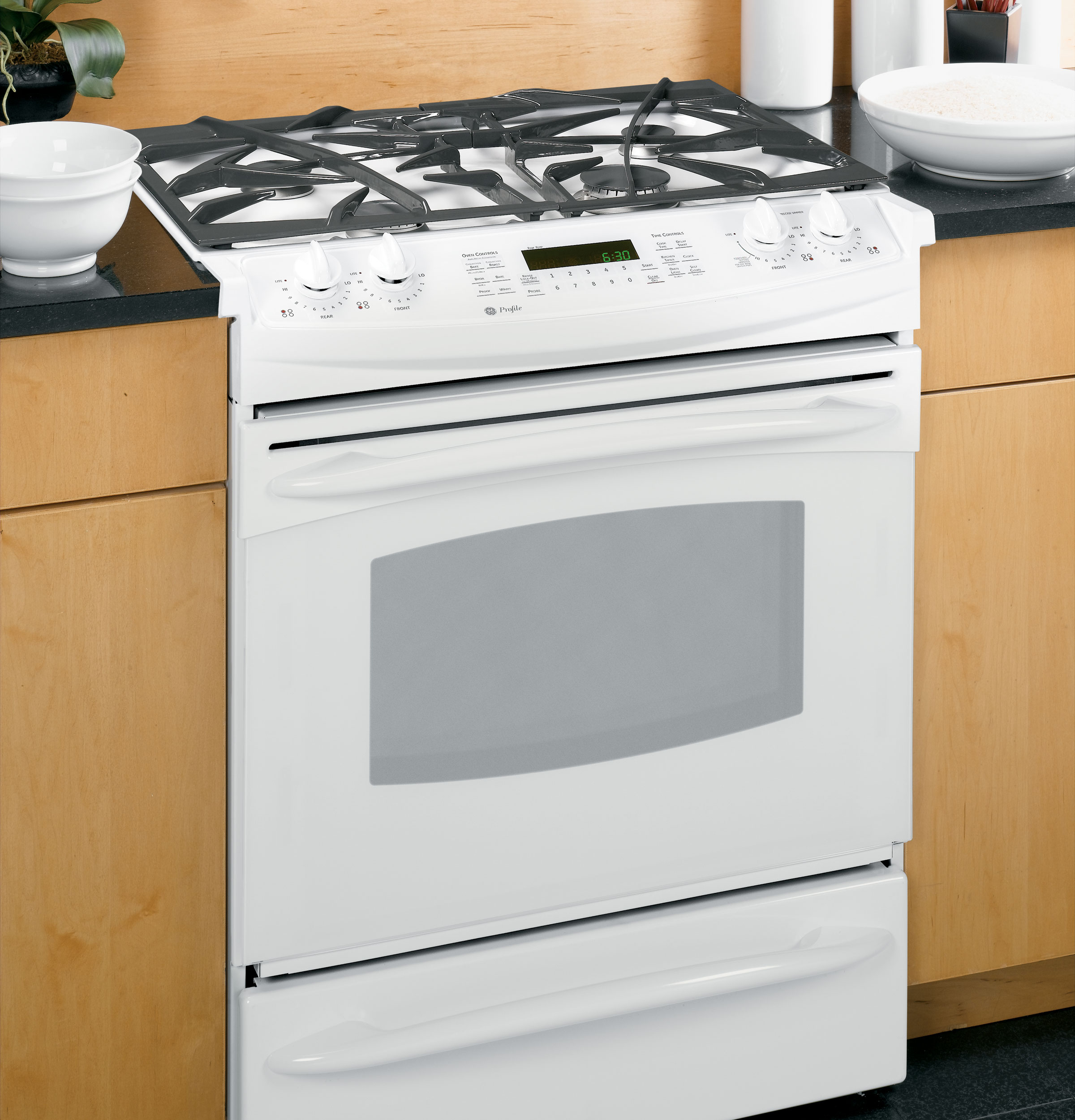 30" Dual Fuel Slide-In Range P2S975WEMWW