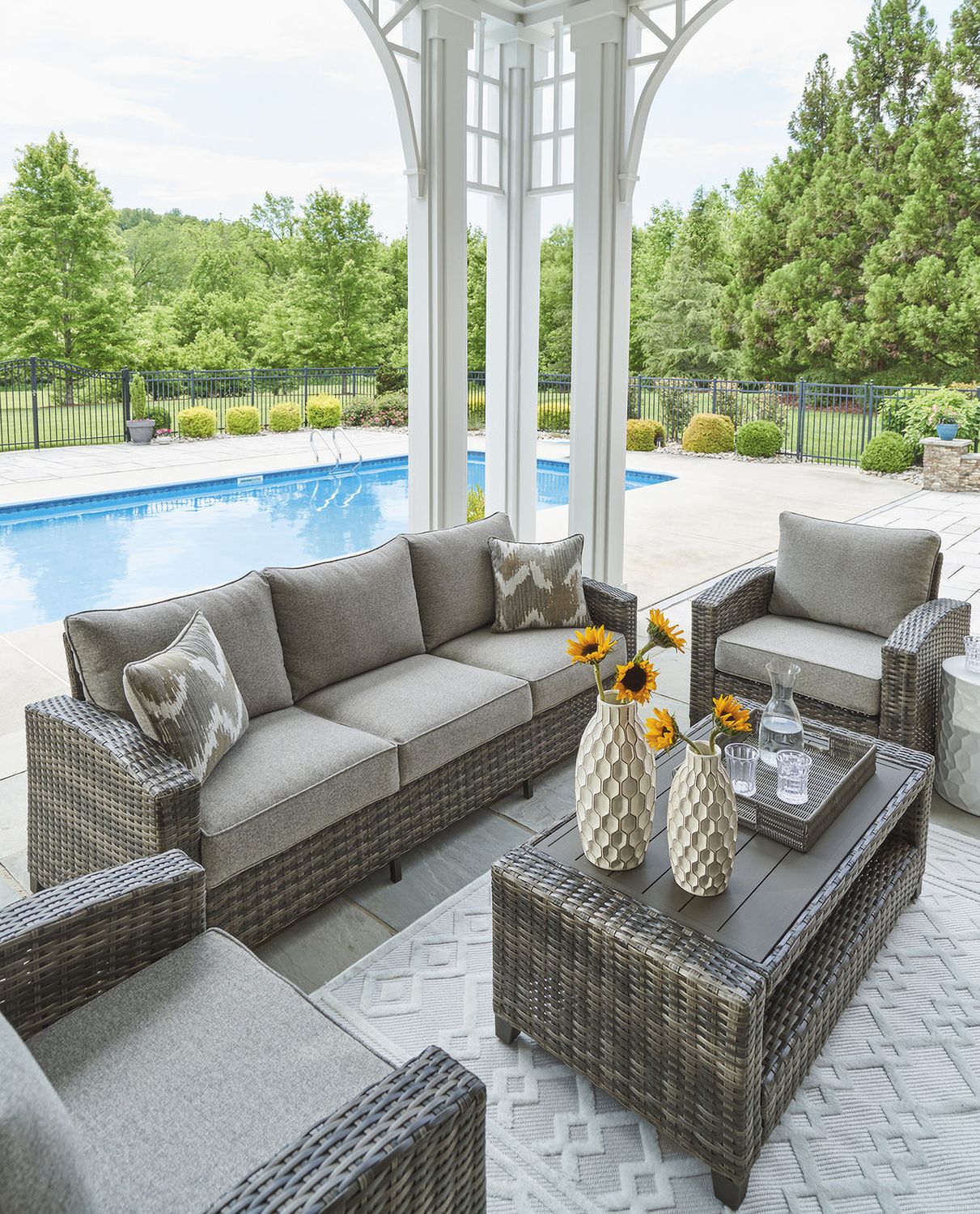 Oasis Court Gray Outdoor Set P335081