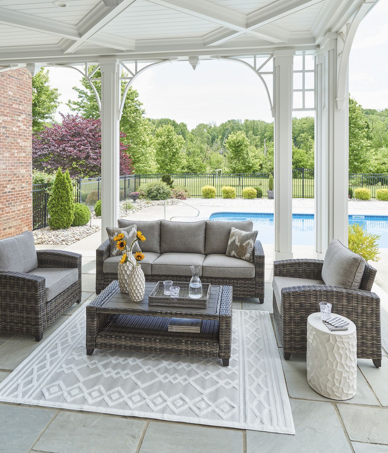 Oasis Court Gray Outdoor Set P335081
