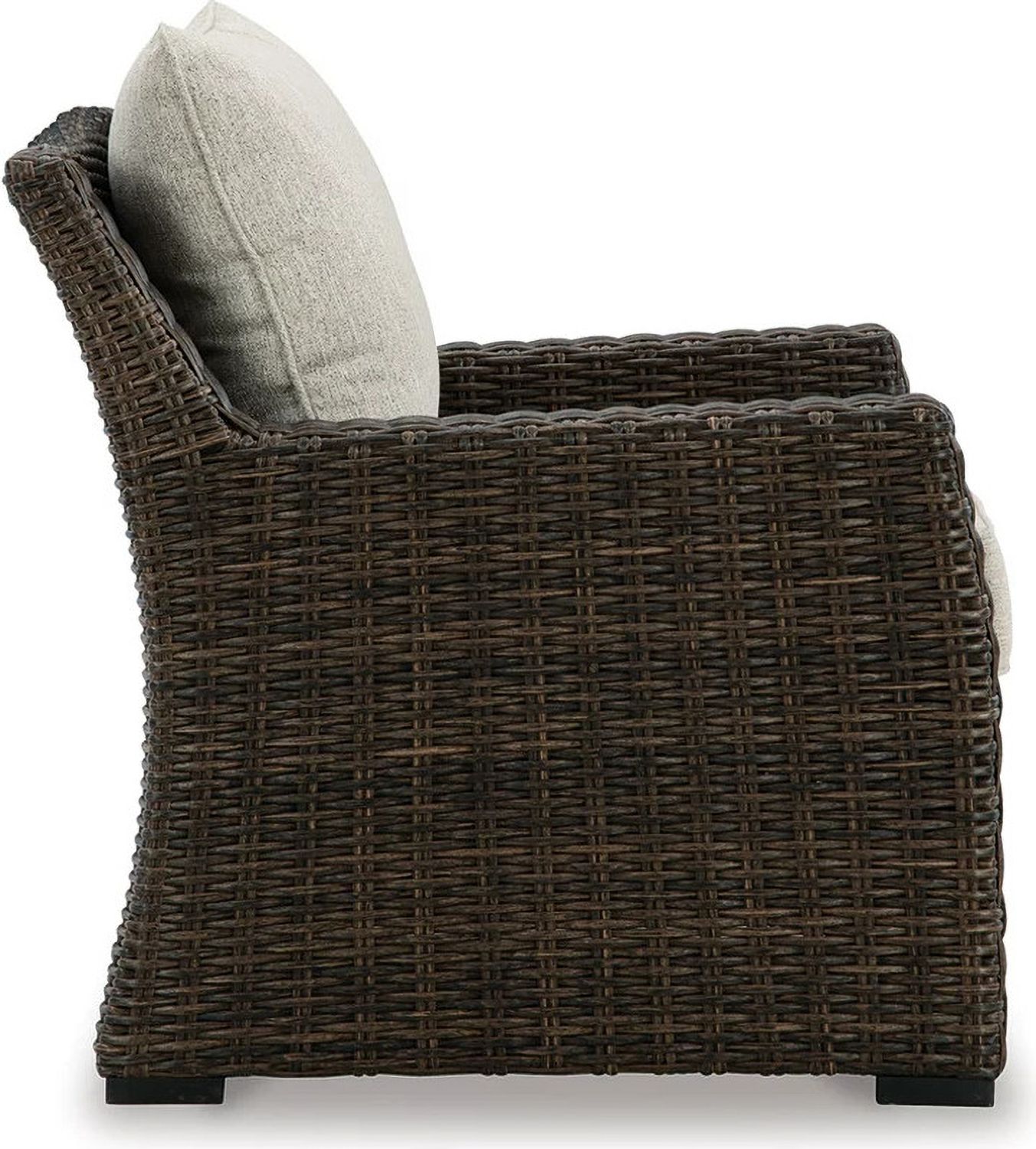 Brook Ranch Brown Lounge Chair With Cushion P465820