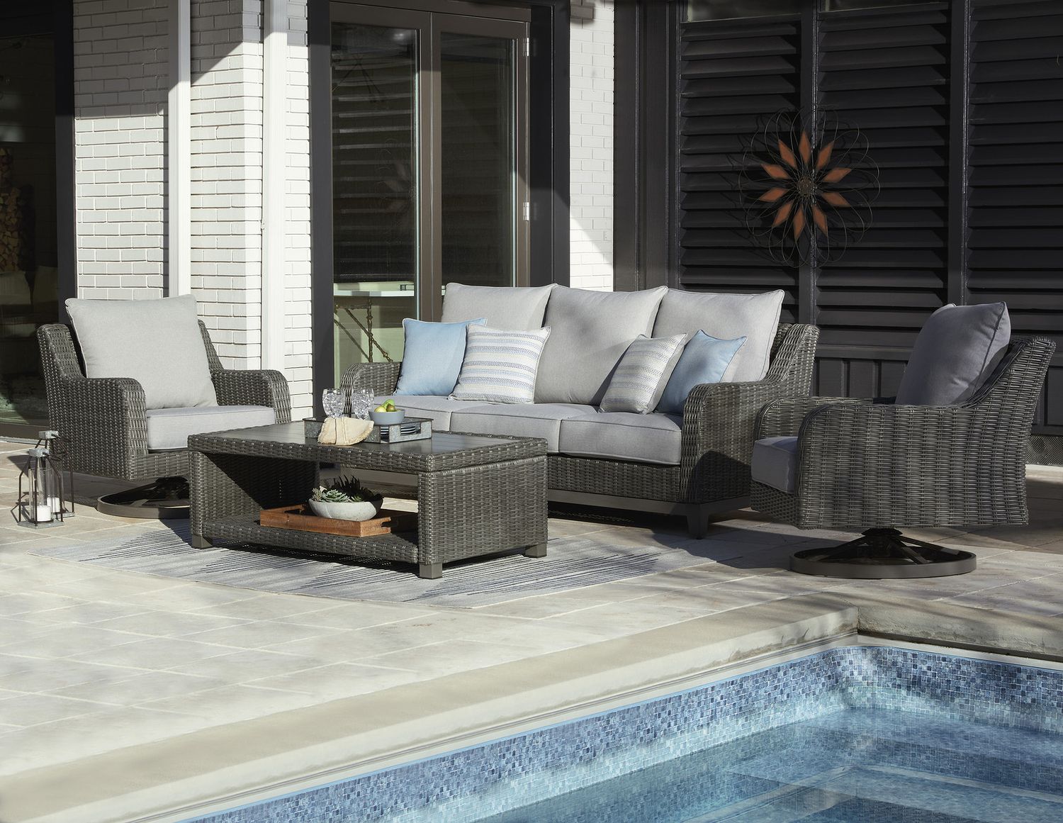 Elite Park Gray Swivel Lounge W/ Cushion P518821