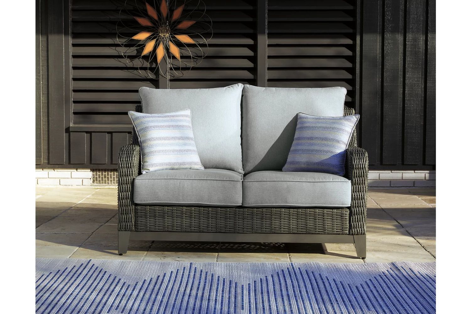 Elite Park Gray Loveseat W/Cushion P518835