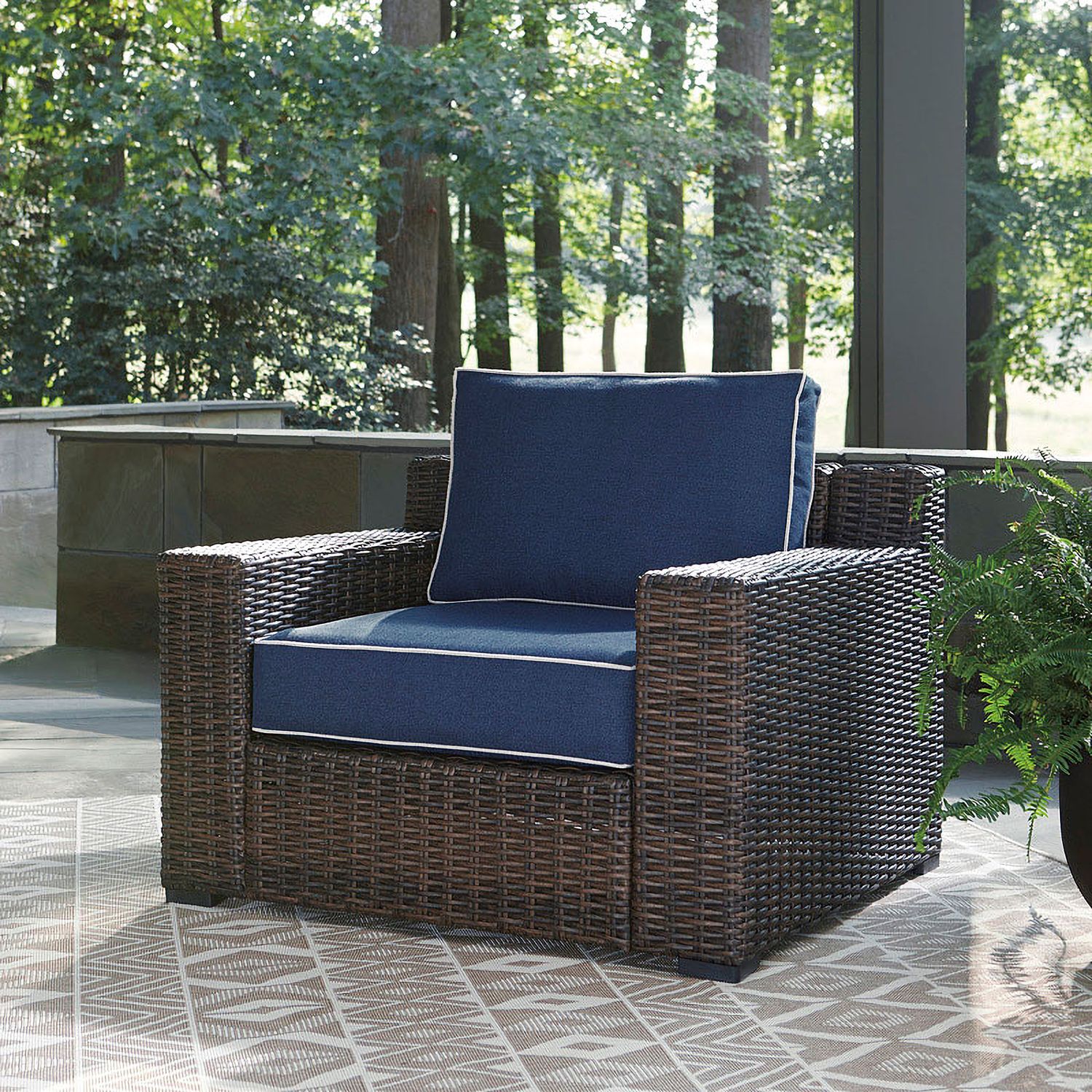 Paradise Trail Medium Brown Outdoor Round Conversation Set P750P7