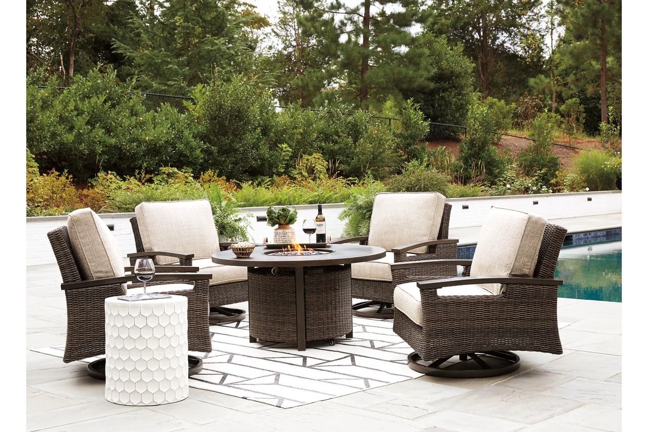 Paradise Trail Medium Brown Outdoor Round Conversation Set P750P7