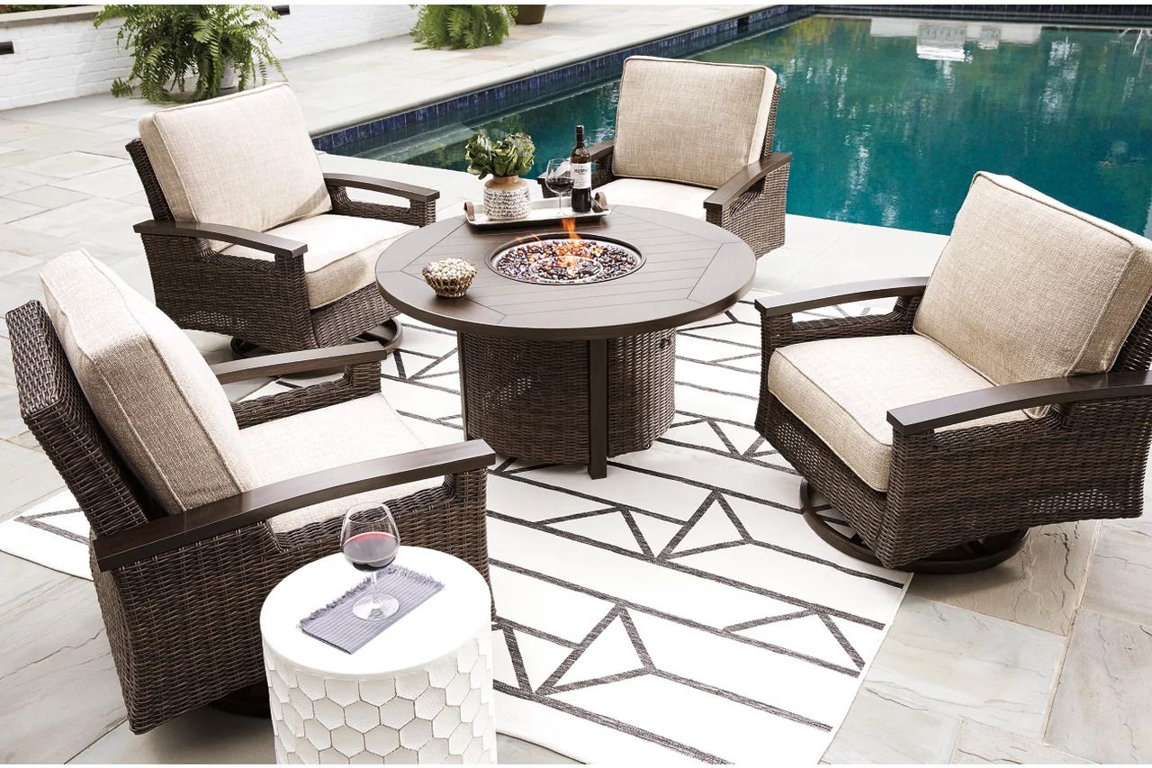 Paradise Trail Medium Brown Outdoor Round Conversation Set P750P7