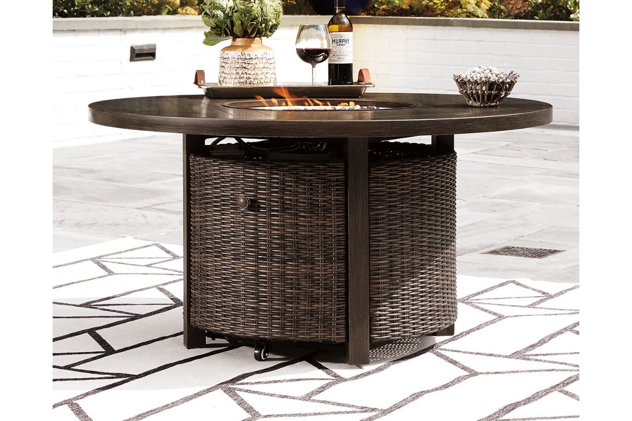 Paradise Trail Medium Brown Outdoor Round Conversation Set P750P7