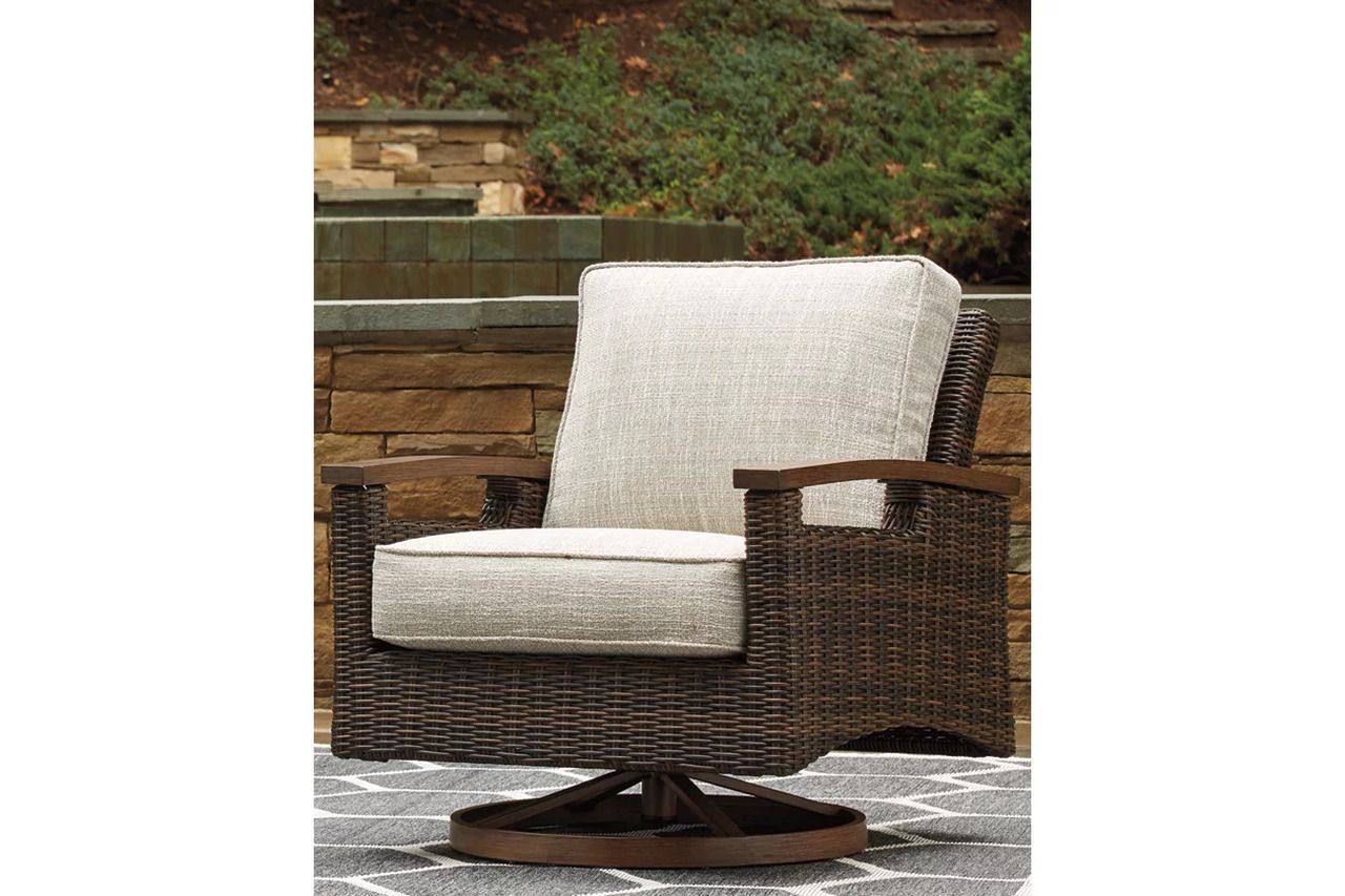 Paradise Trail Medium Brown Outdoor Round Conversation Set P750P7