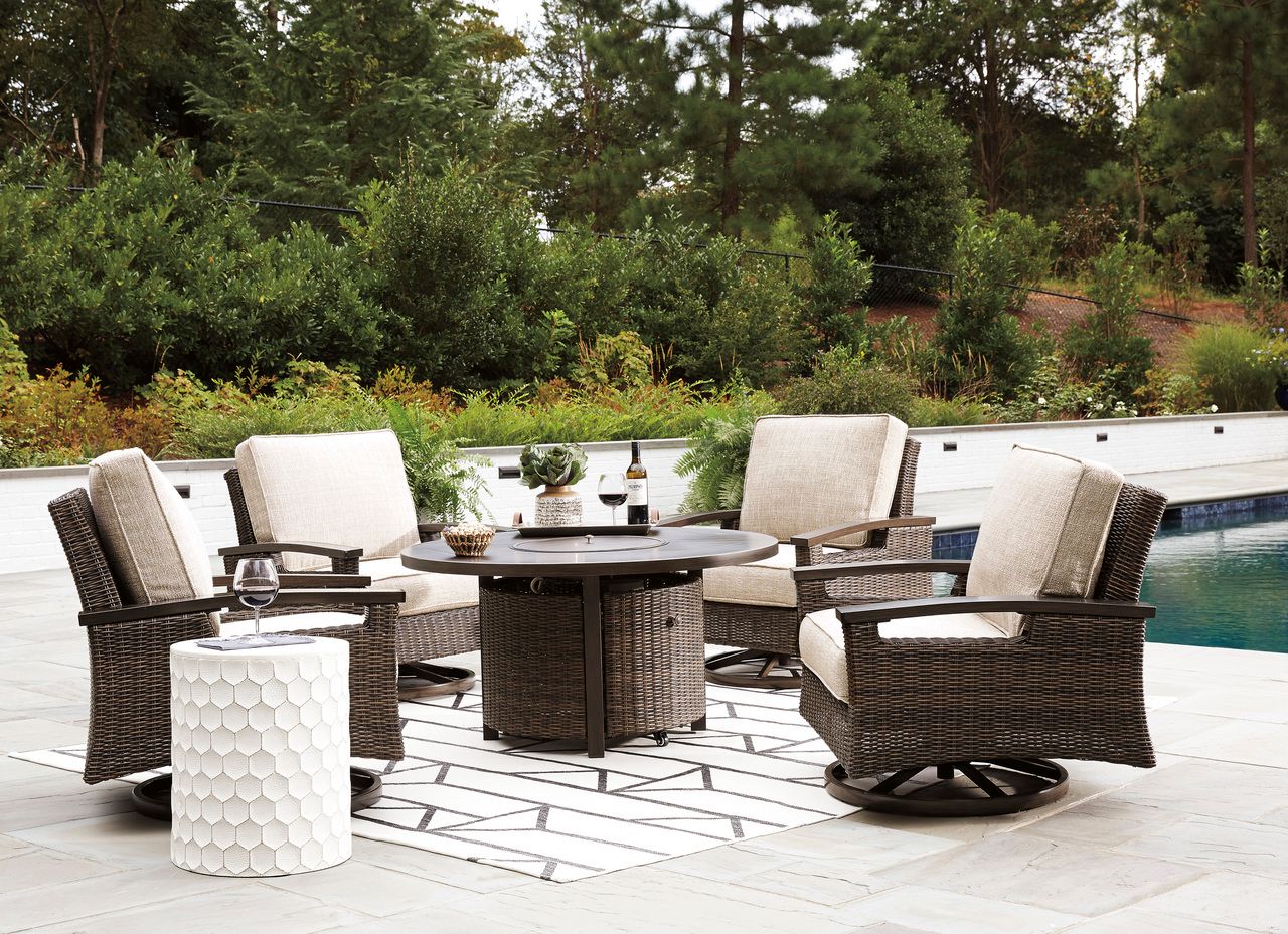 Paradise Trail Medium Brown Outdoor Round Conversation Set P750P7